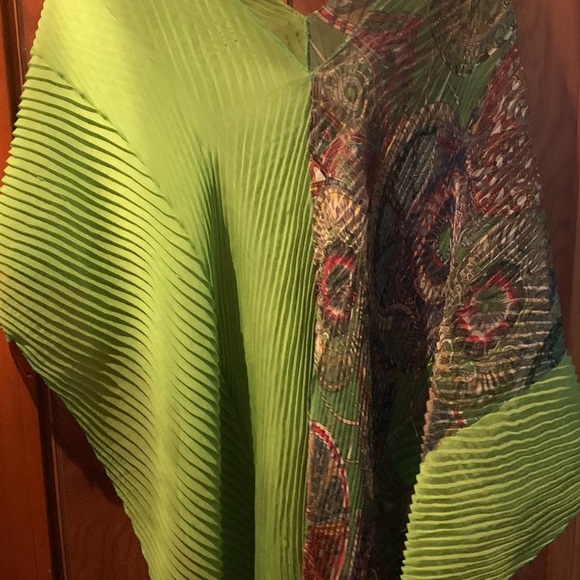 Bright multi colored pullover cape - Picture 9 of 11
